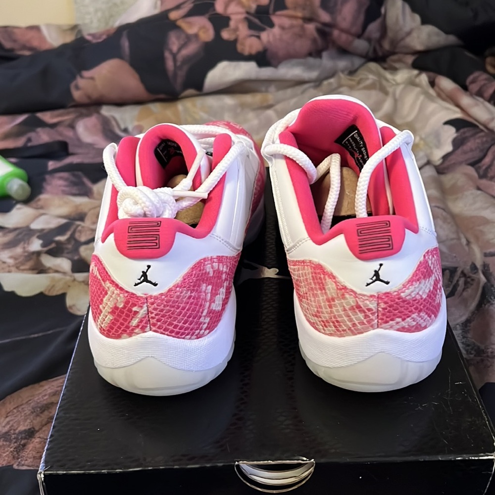 Brand new jordan 11 retro low - Picture 3 of 5